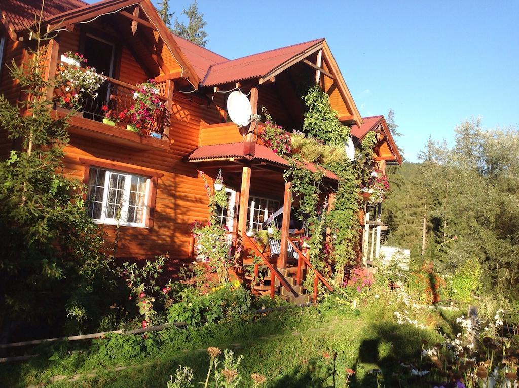 Cottage 12 Months Ворохта Екстериор снимка